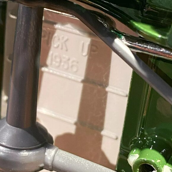 Solido Ford V8 Pick Up 1936 Perrier Graphics Model Truck 1/19 Scale - Picture 10 of 10